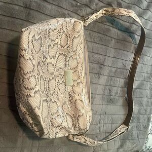 Elegant Snake Print Shoulder Bag